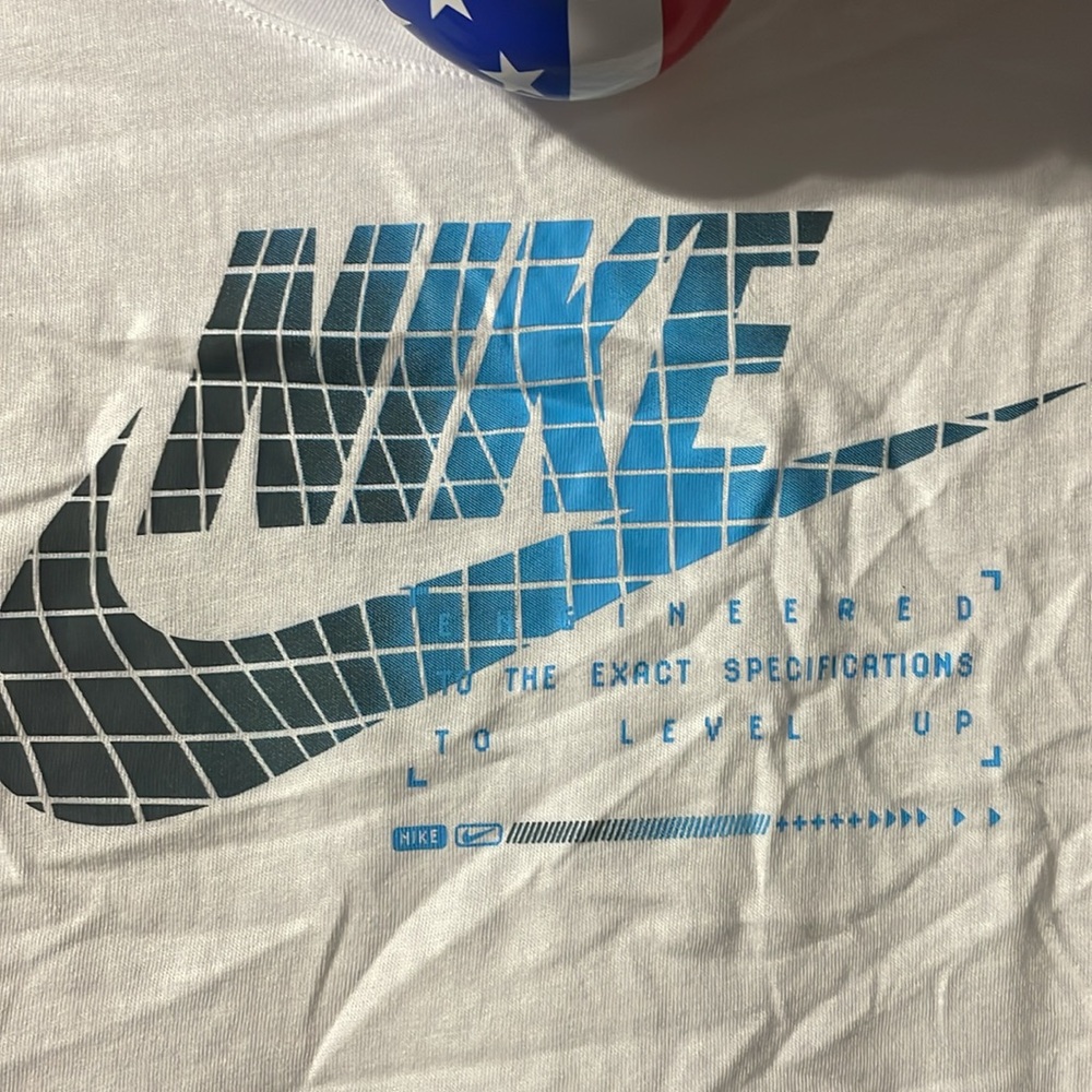 Nike - Picture 2 of 5